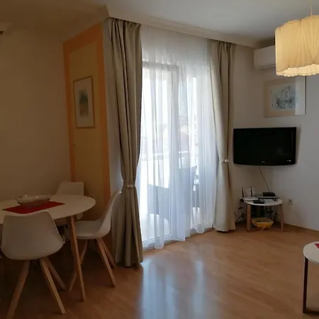 Sara Galileo Blizu Plaze Apartment Makarska