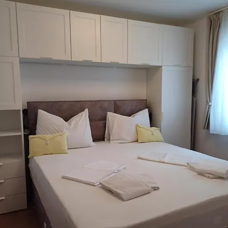 Sara Galileo Blizu Plaze Apartment Makarska